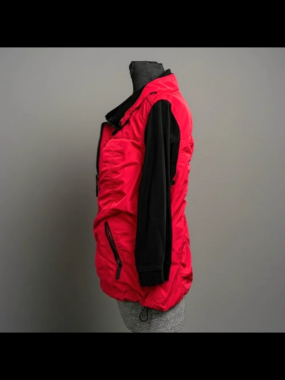 NWOT Chico's Zenergy Red & Black Full Zip Ruffle Windbreaker Jacket Size 2 (M/L)